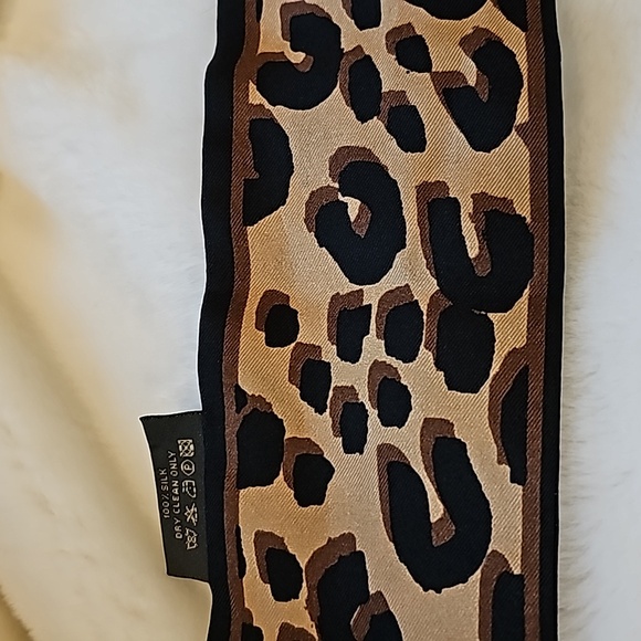 Louis Vuitton Twilly Scarf - Picture 3 of 4